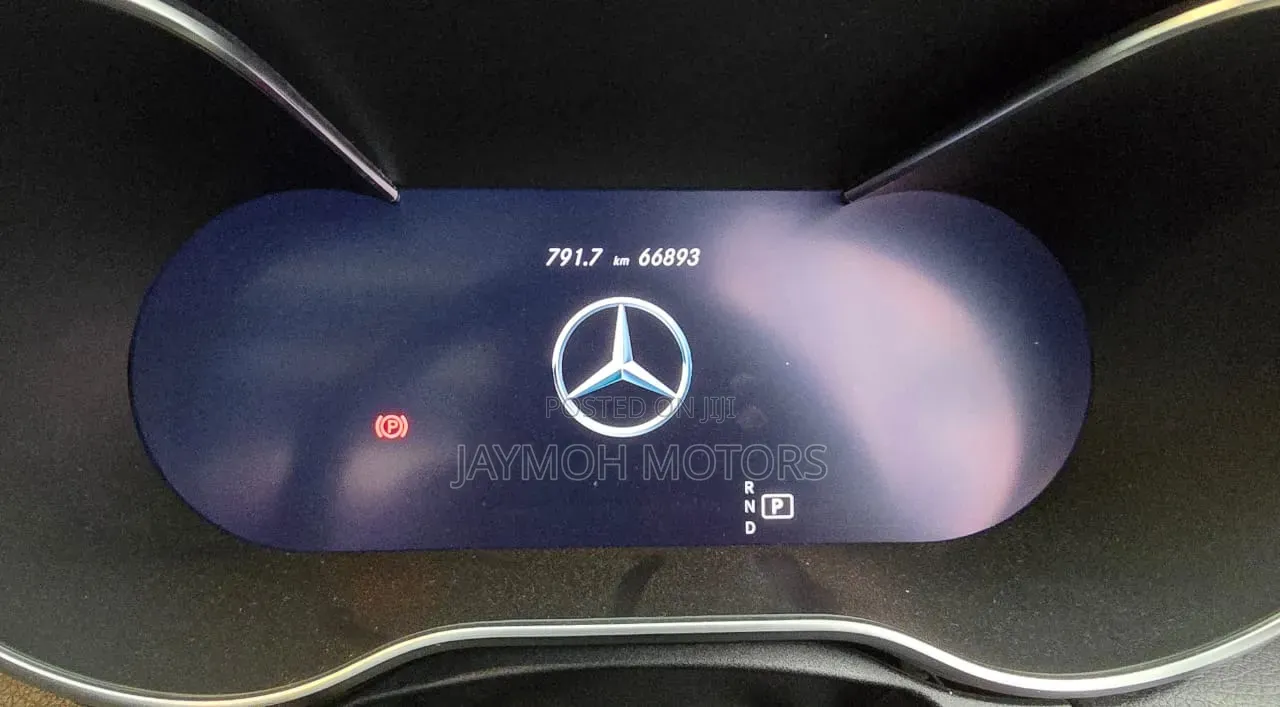Mercedes-Benz C200 2019 Pearl