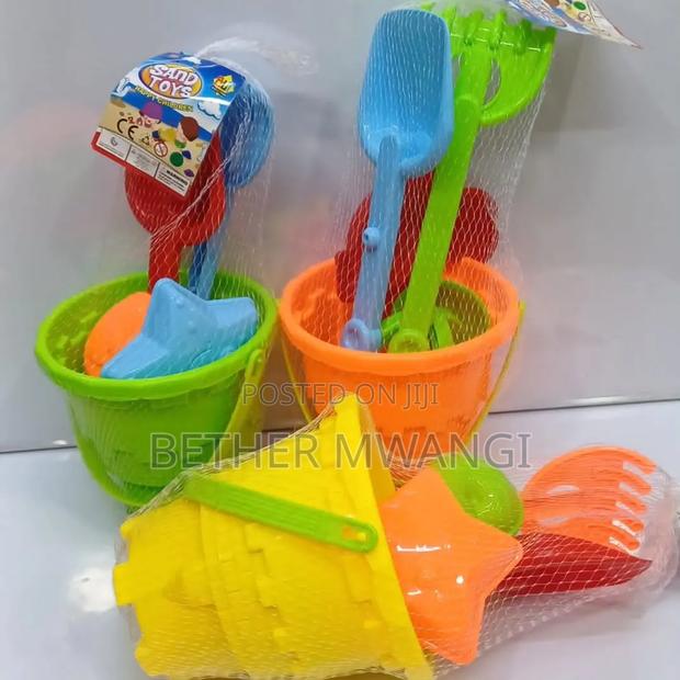 Beach Toy Set in Kenya - thumbnail 2