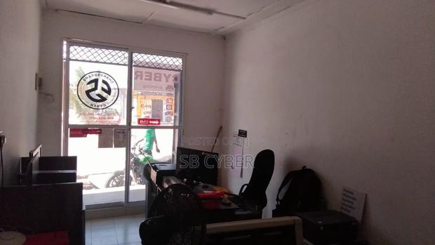 Vacant Shop to Let - thumbnail 2