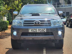 Toyota Fortuner 2011
