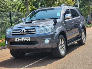 Toyota Fortuner 2011