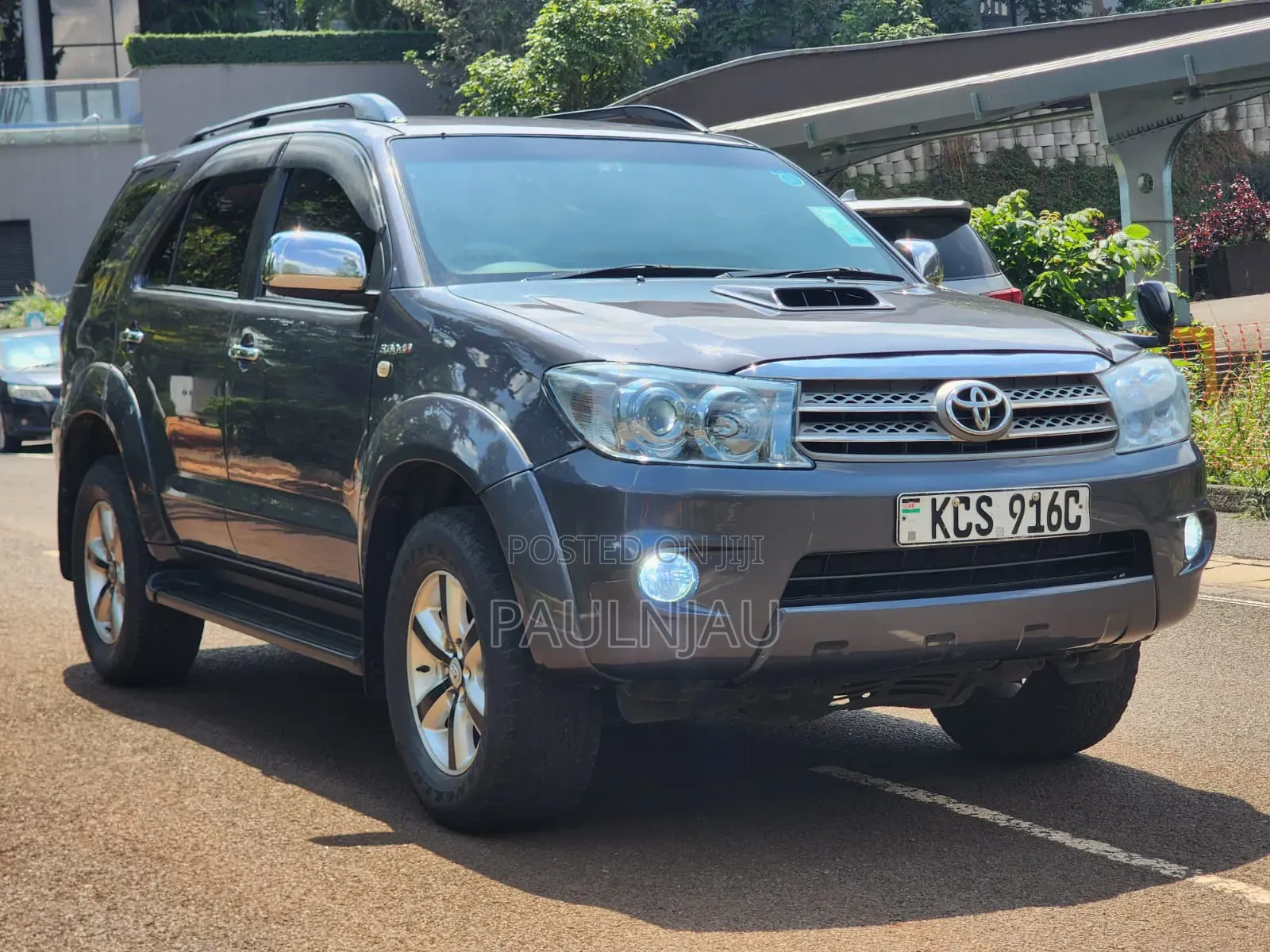 Toyota Fortuner 2011