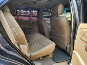 Toyota Fortuner 2011