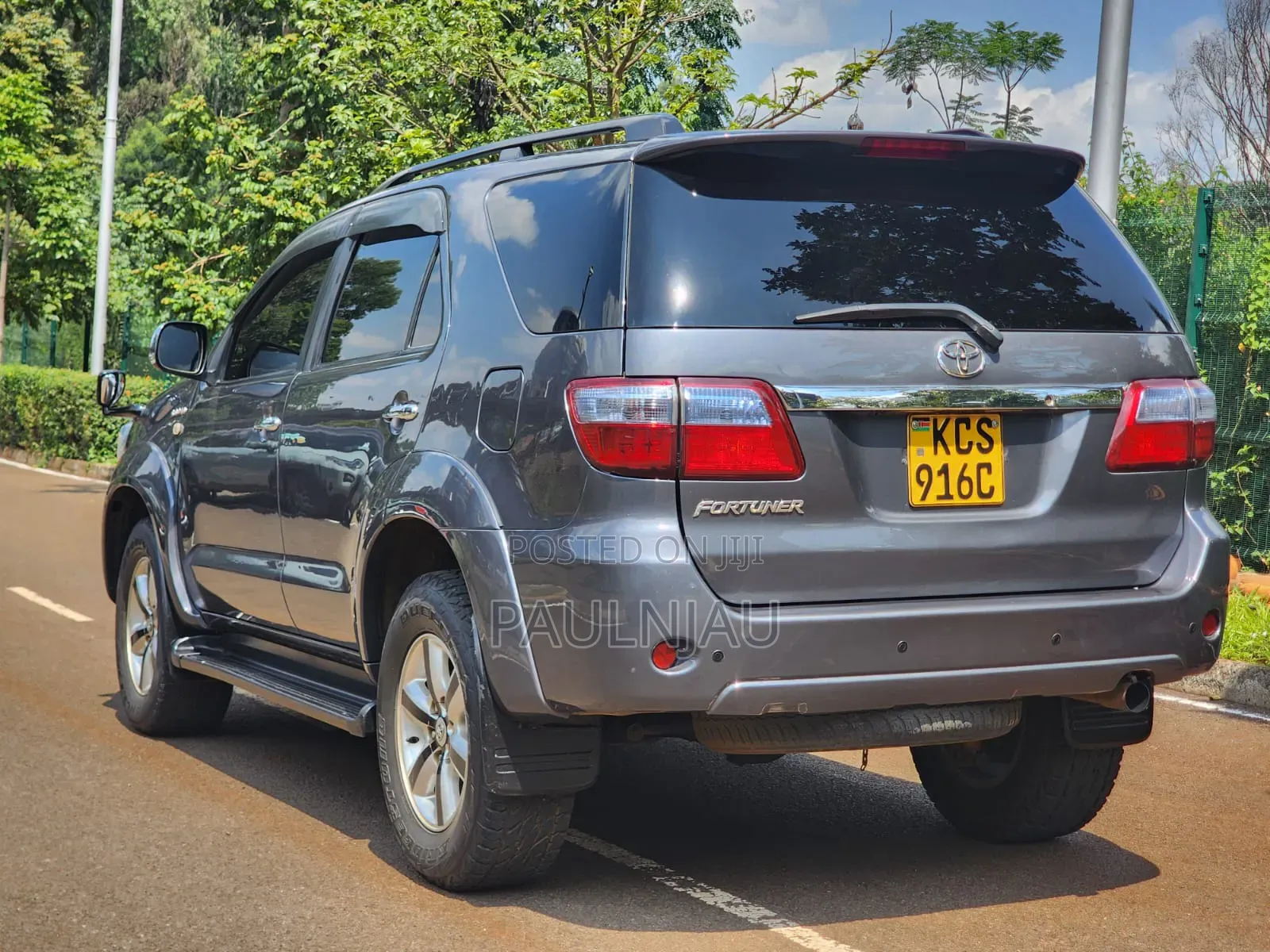 Toyota Fortuner 2011