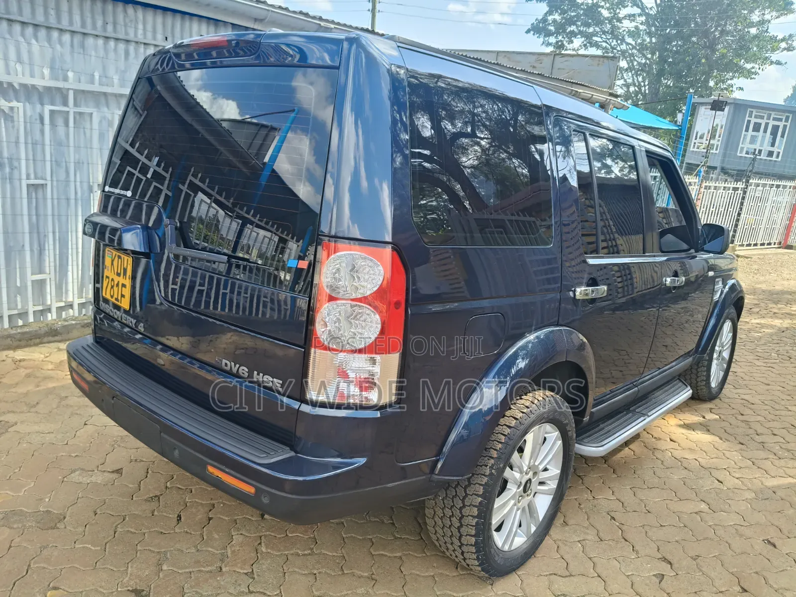 Land Rover Discovery 2014 Blue