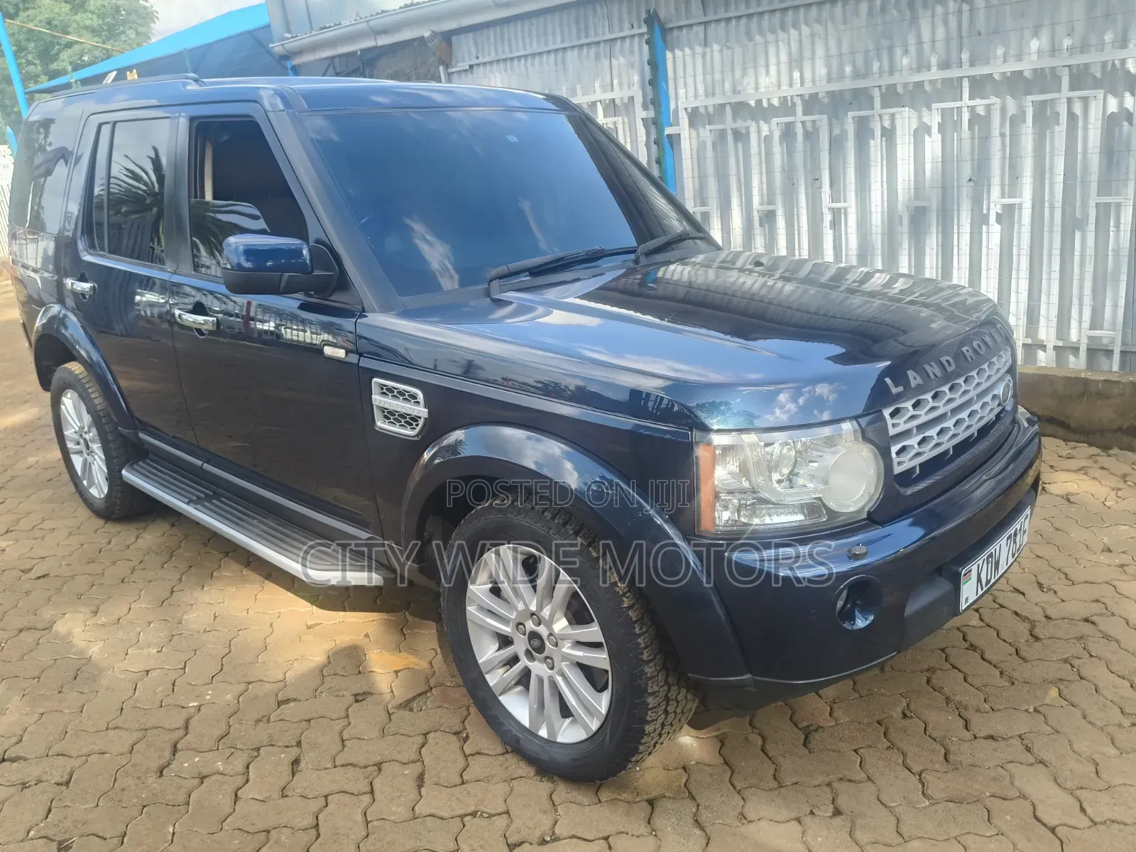 Land Rover Discovery 2014 Blue