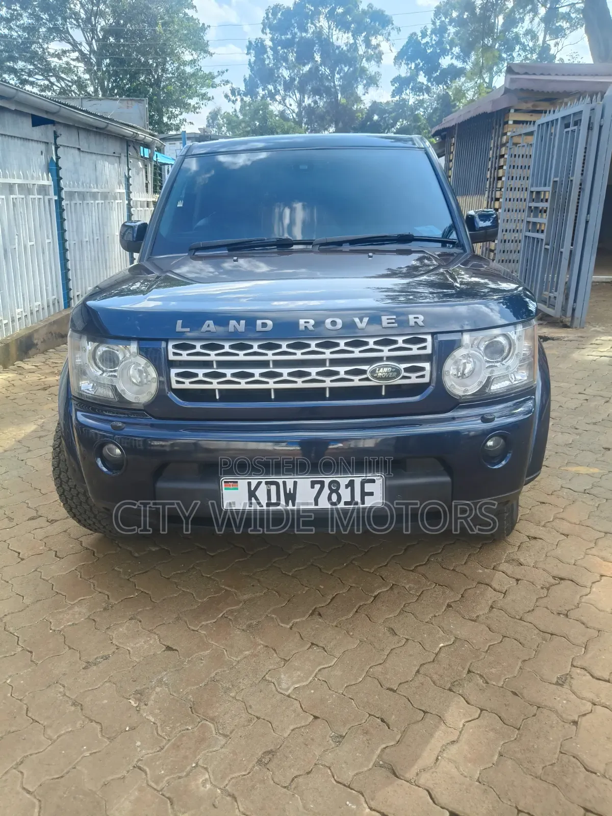 Land Rover Discovery 2014 Blue