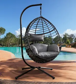 Hanging Chair: Egg Shaped Rattan Swing Chair