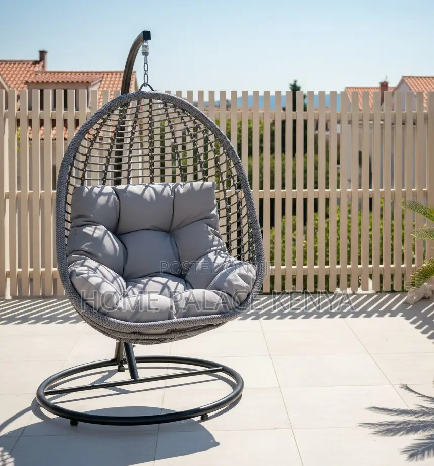 Hanging Chair: Egg Shaped Rattan Swing Chair