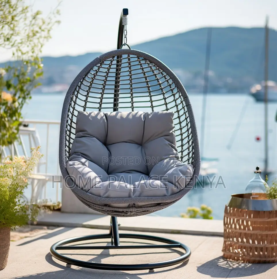 Hanging Chair: Egg Shaped Rattan Swing Chair