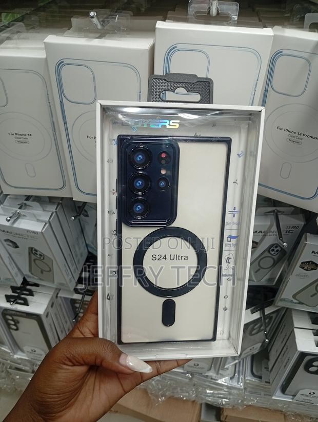 Samsung Galaxy S24 Ultra White and Clear Magnetic Case