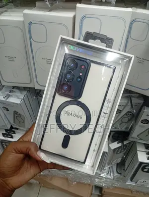 Samsung Galaxy S24 Ultra White and Clear Magnetic Case