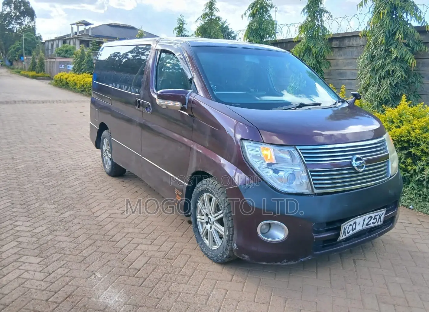Nissan Serena 2010 Red