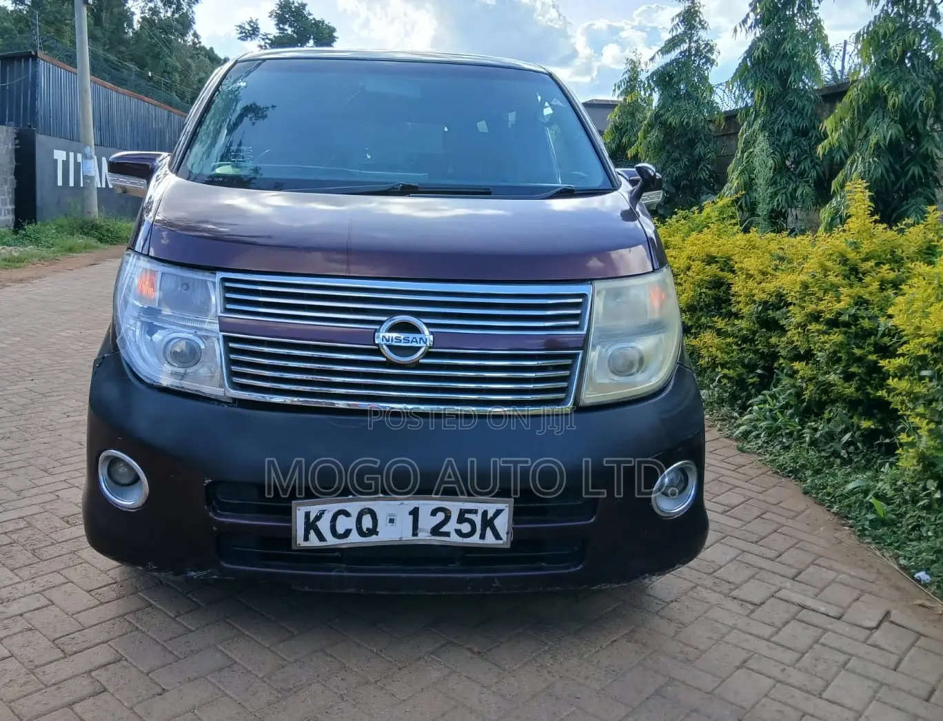 Nissan Serena 2010 Red