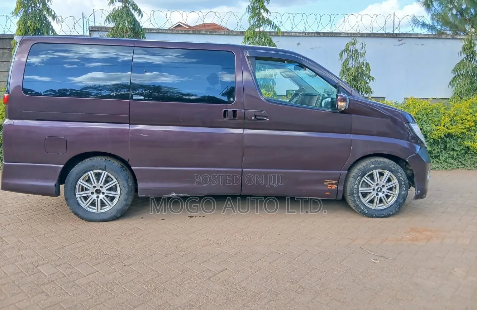 Nissan Serena 2010 Red
