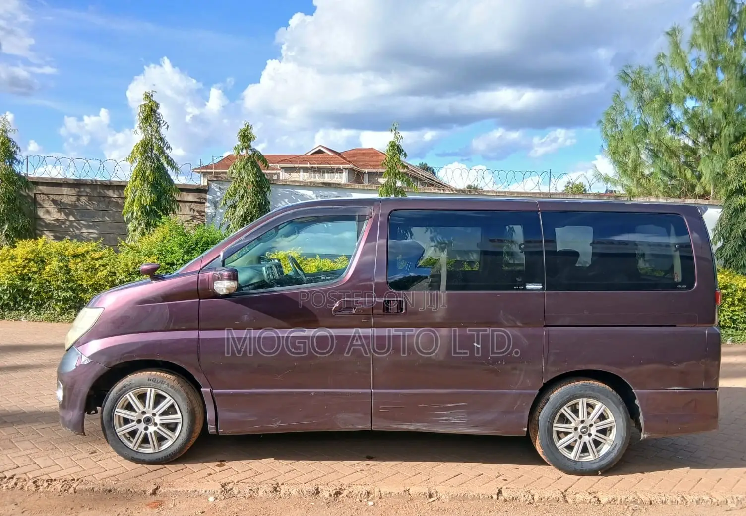 Nissan Serena 2010 Red