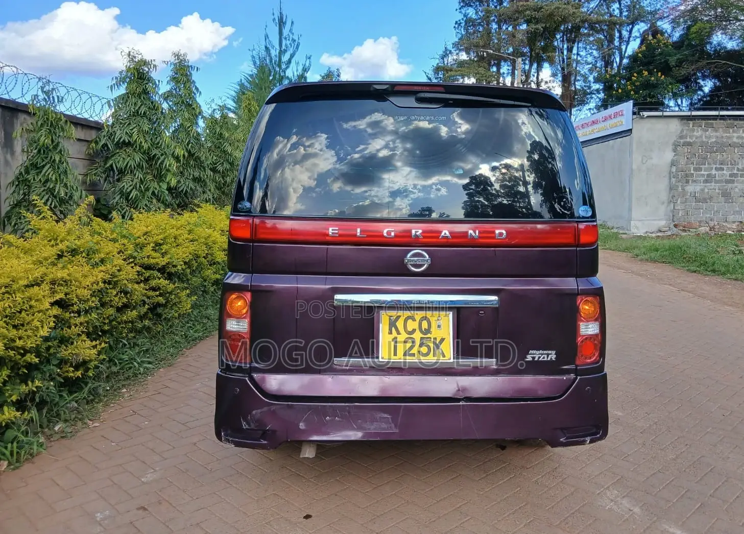 Nissan Serena 2010 Red