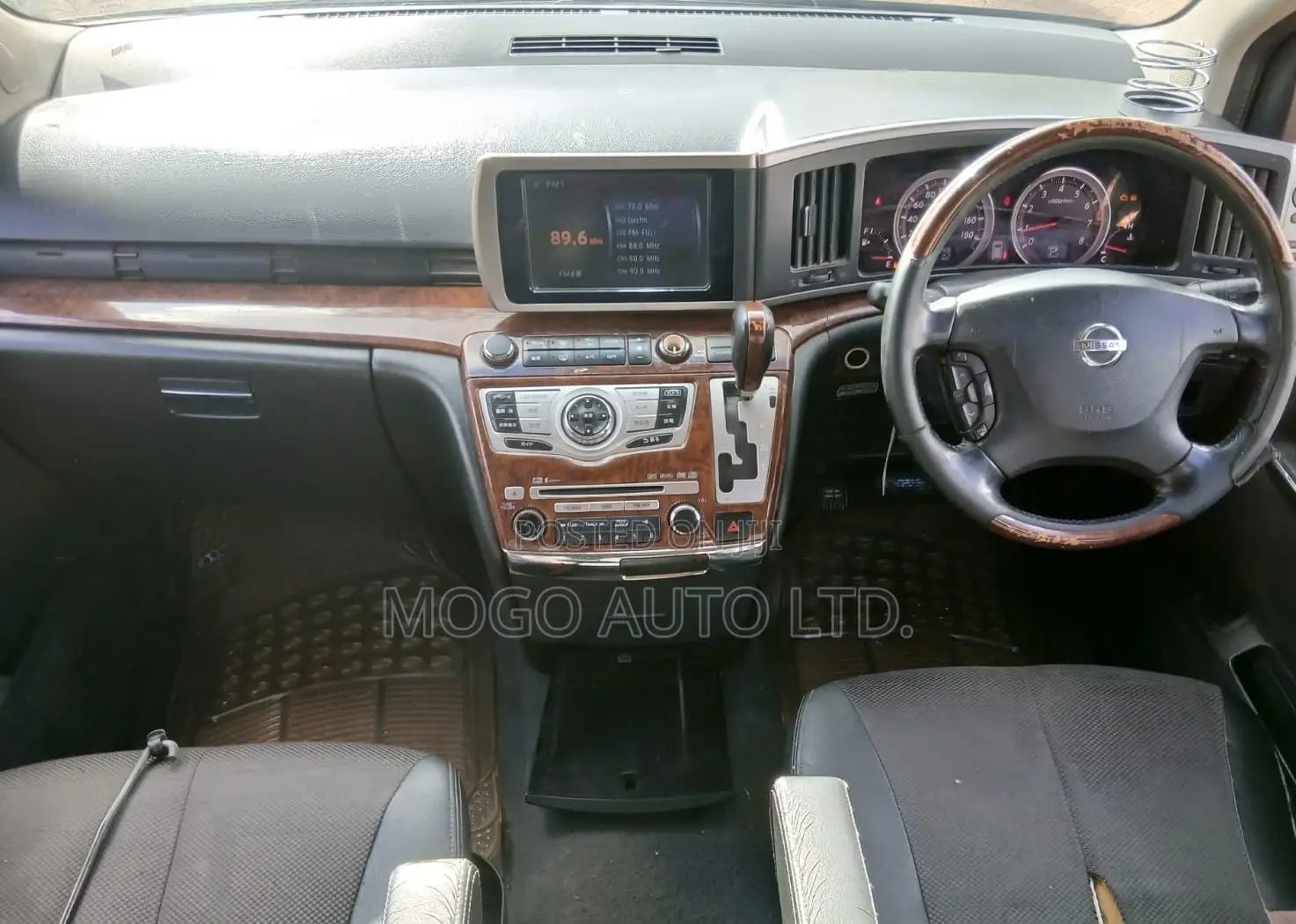 Nissan Serena 2010 Red