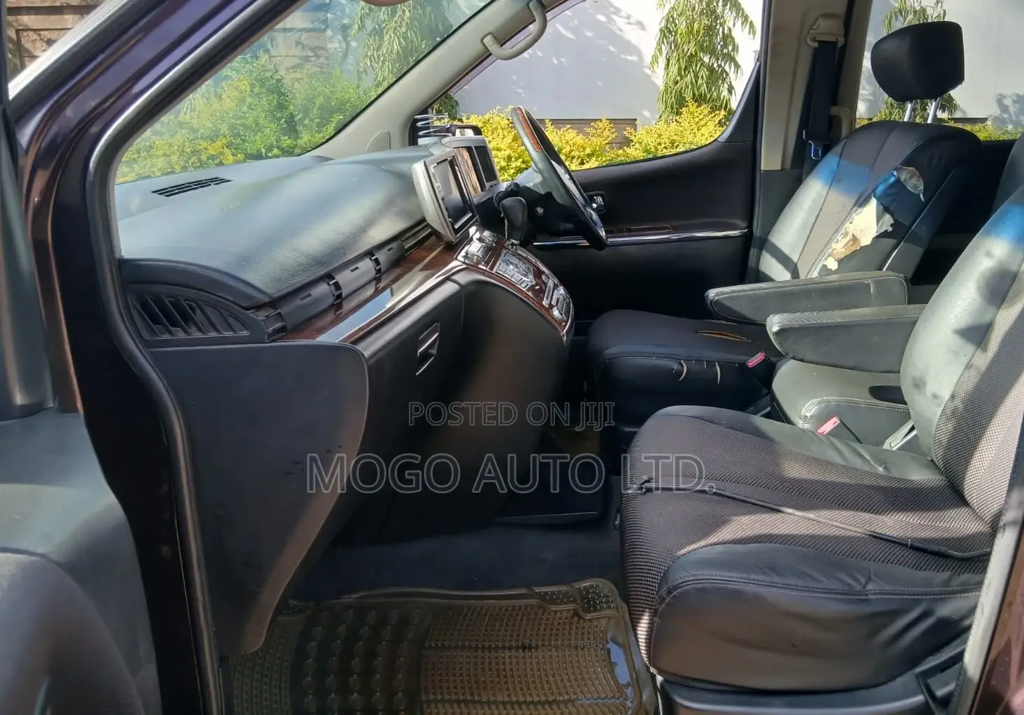Nissan Serena 2010 Red