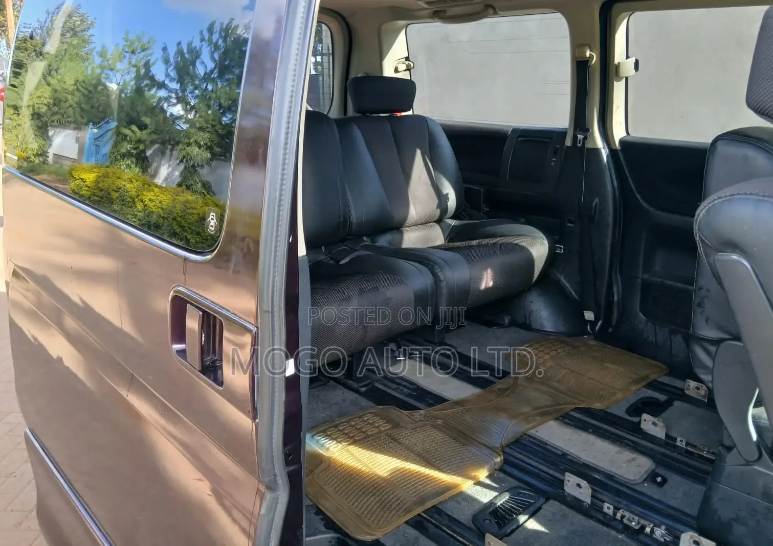 Nissan Serena 2010 Red