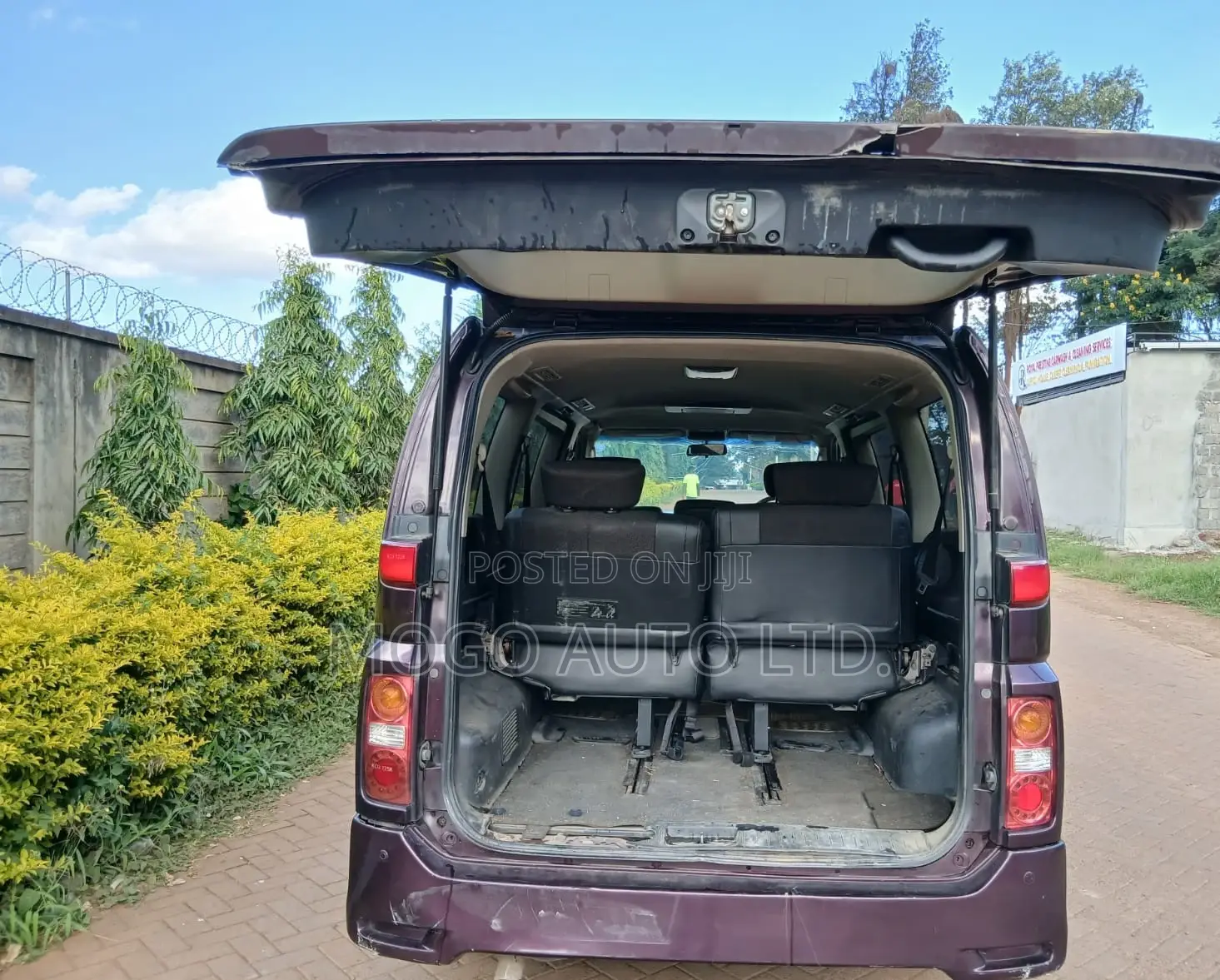 Nissan Serena 2010 Red