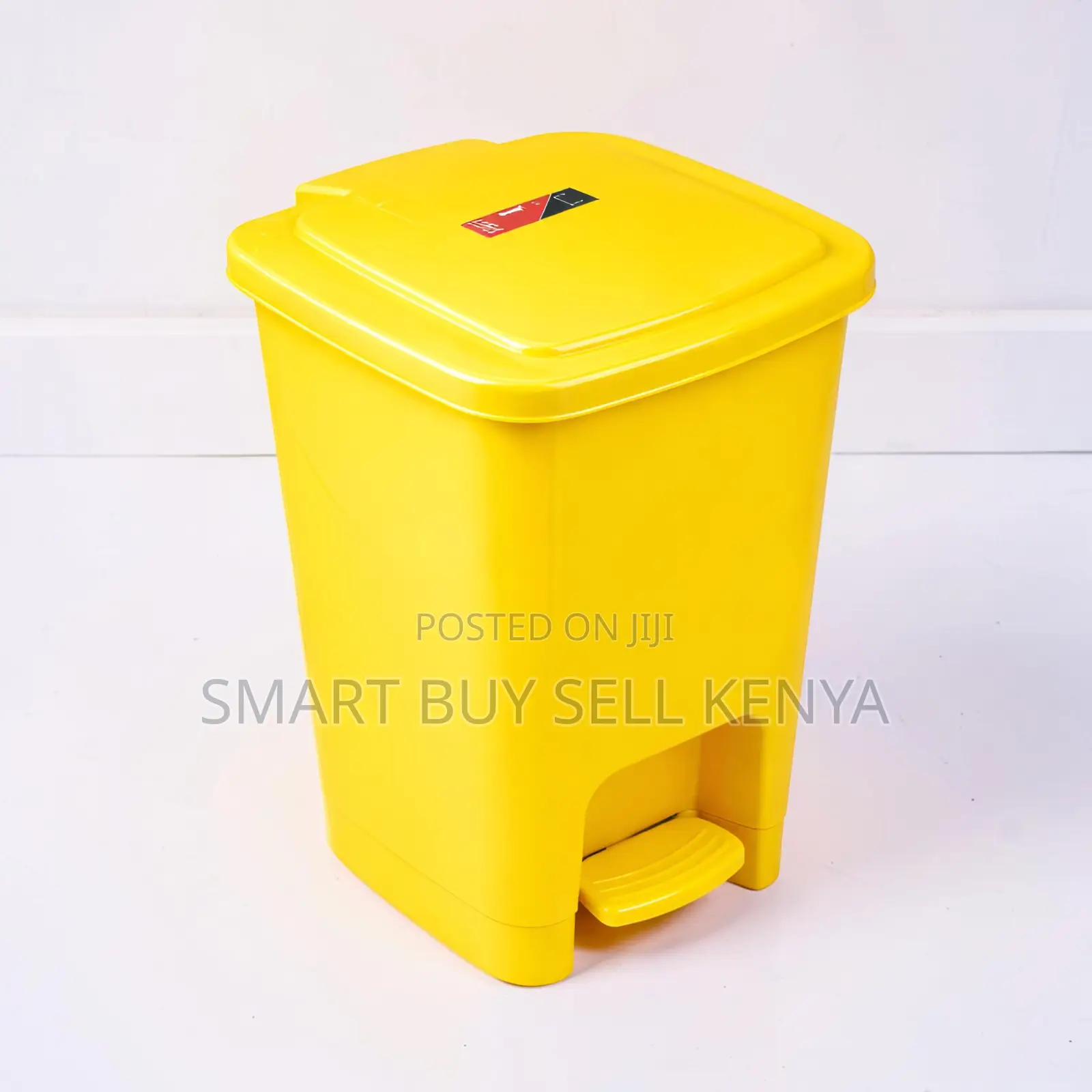 High Capacity 30 Litres Hard Plastic Step Pedal Waste Garbage Dust Bin