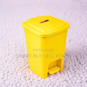 Simple Operation 30 Litres Hard Plastic Step Pedal Waste Garbage Bin