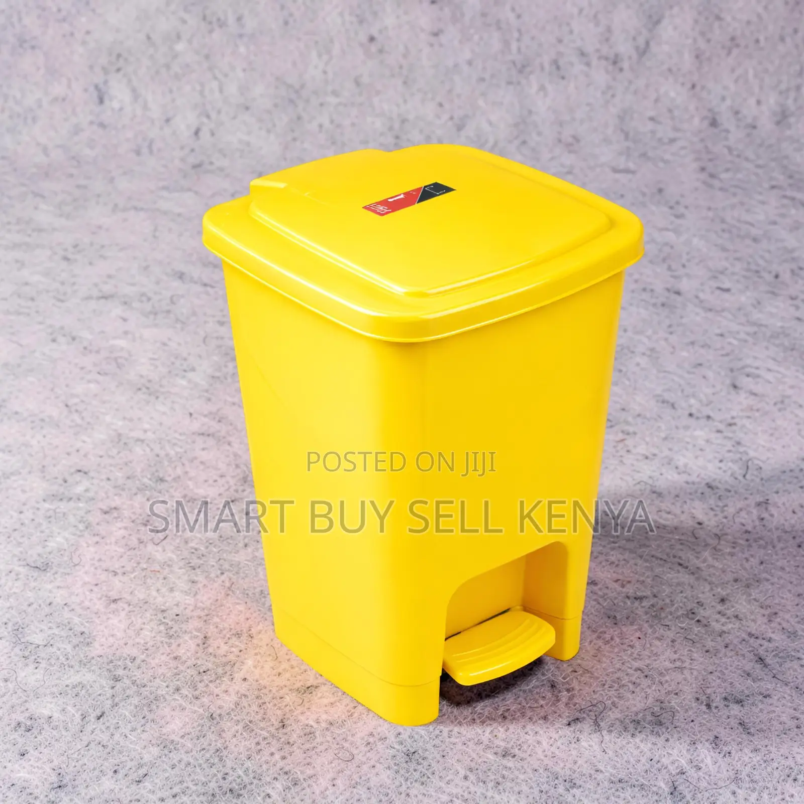 Rounded Edges 30 Litres Hard Plastic Step Pedal Waste Garbage Dust Bin