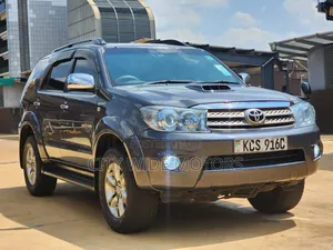 Toyota Fortuner 2011 Gray