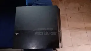 Ps4 Standard Chipped With 10 Games Only