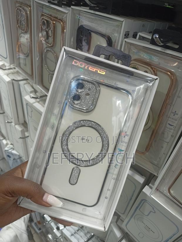 iPhone 11 With Silver Accents Doyers Glitter Case
