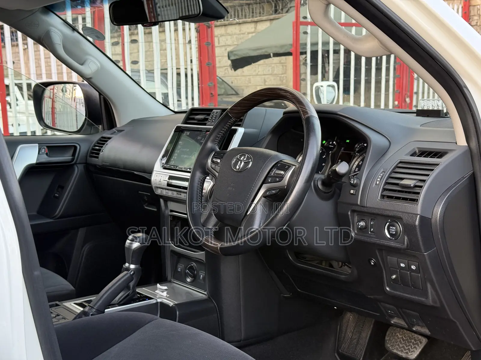 Toyota Land Cruiser Prado 2.7 2019 White