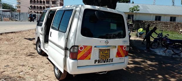 Nissan Vanette 2010 White - thumbnail 7