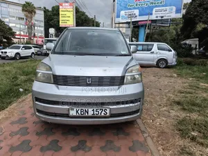 Toyota Voxy 2004 Silver