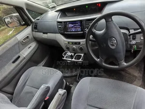 Toyota Voxy 2004 Silver