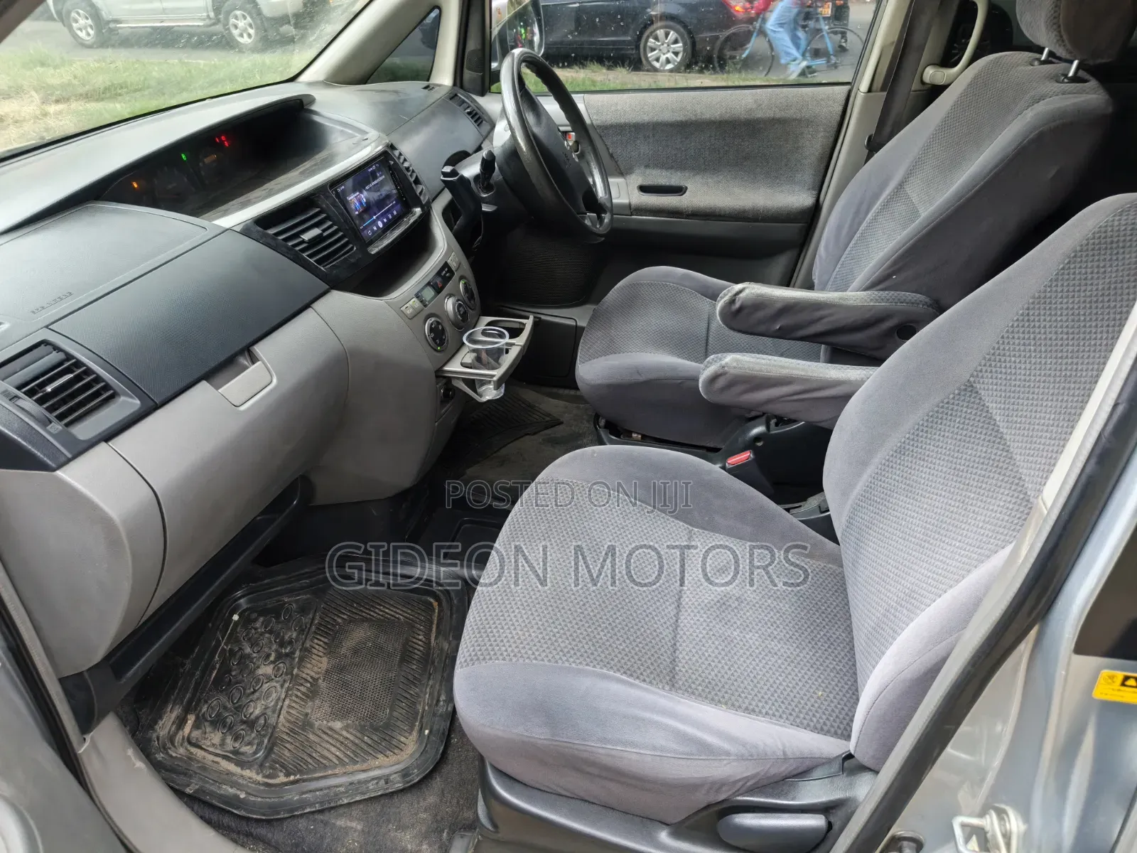 Toyota Voxy 2004 Silver