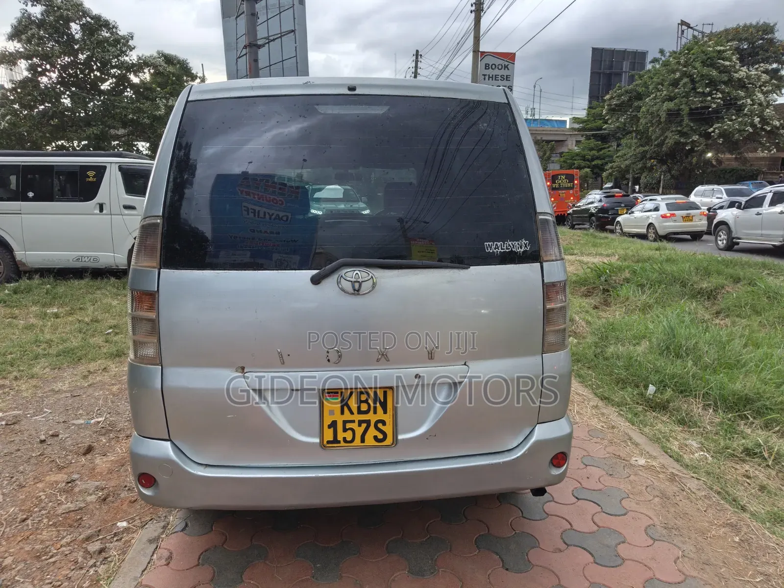 Toyota Voxy 2004 Silver