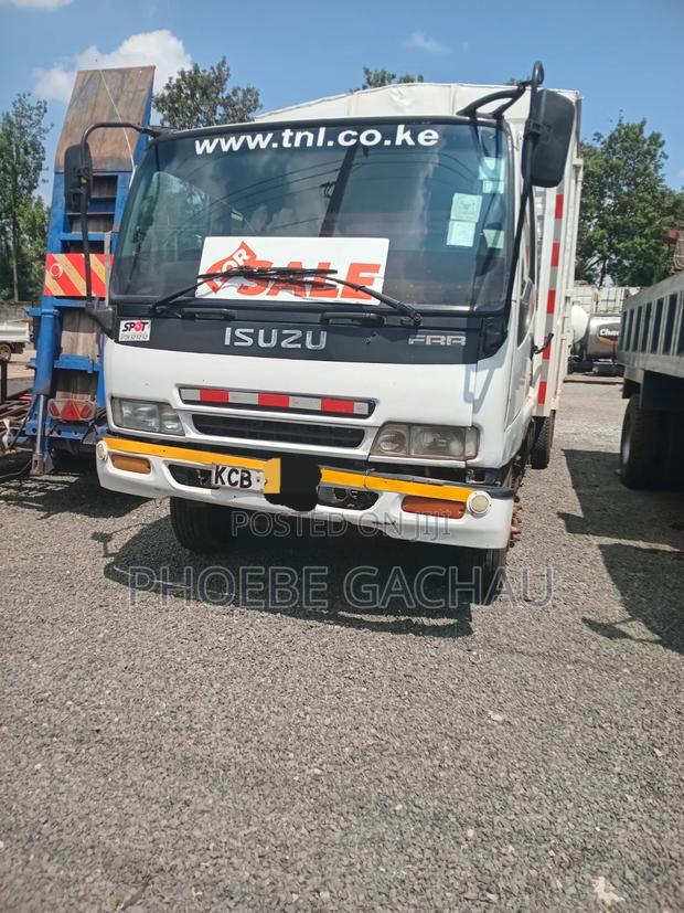 Isuzu Frr 33 Clean And Engine Intact 2014 White - thumbnail 2