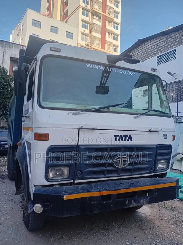 Tata LPK 2518 6×4 Tipper 2021 White