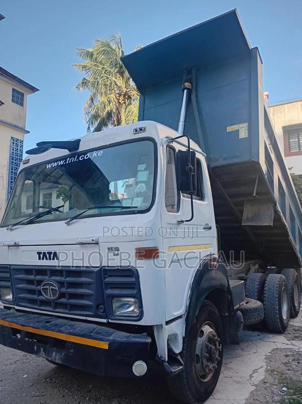 Tata LPK 2518 6×4 Tipper 2021 White - thumbnail 2