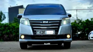 Toyota Noah 2.0 AWD (8 Seater) 2017 Silver