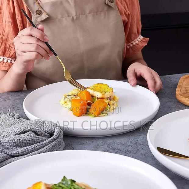 Ceramic Round Platter
Material: Ceramic 
Size:10.5inch - thumbnail 2