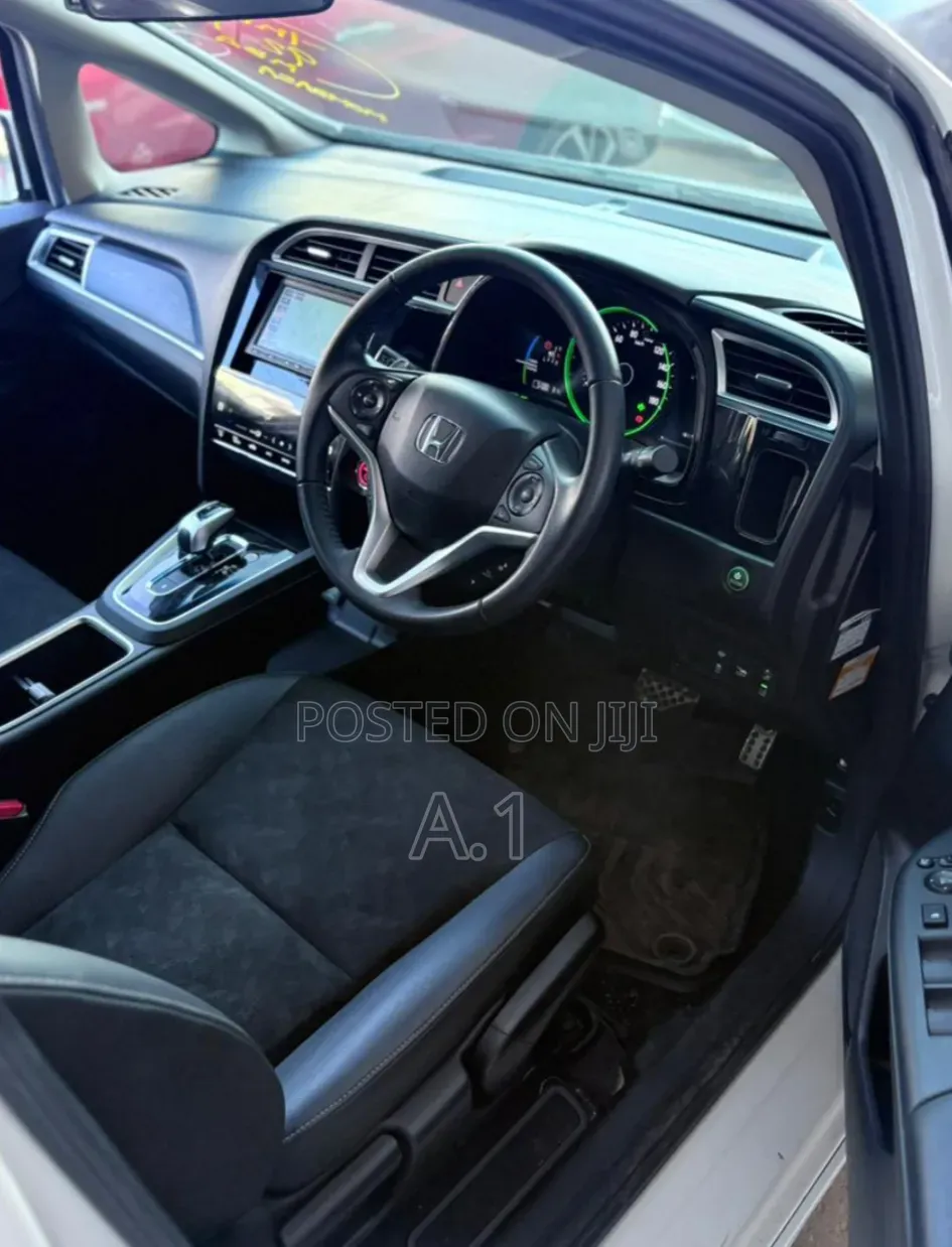 Honda Fit Shuttle 1.5 Hybrid 2WD 2019 White