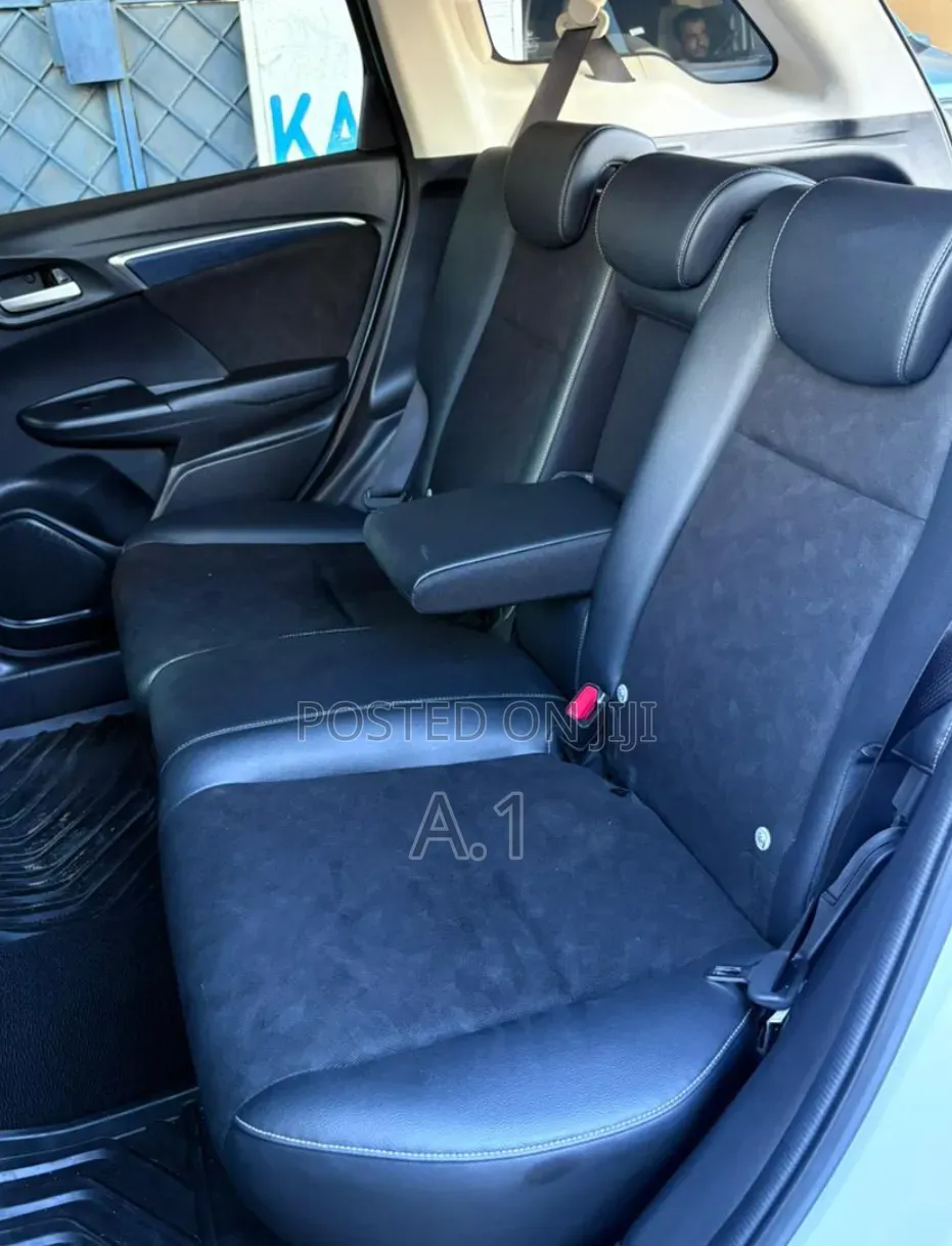 Honda Fit Shuttle 1.5 Hybrid 2WD 2019 White