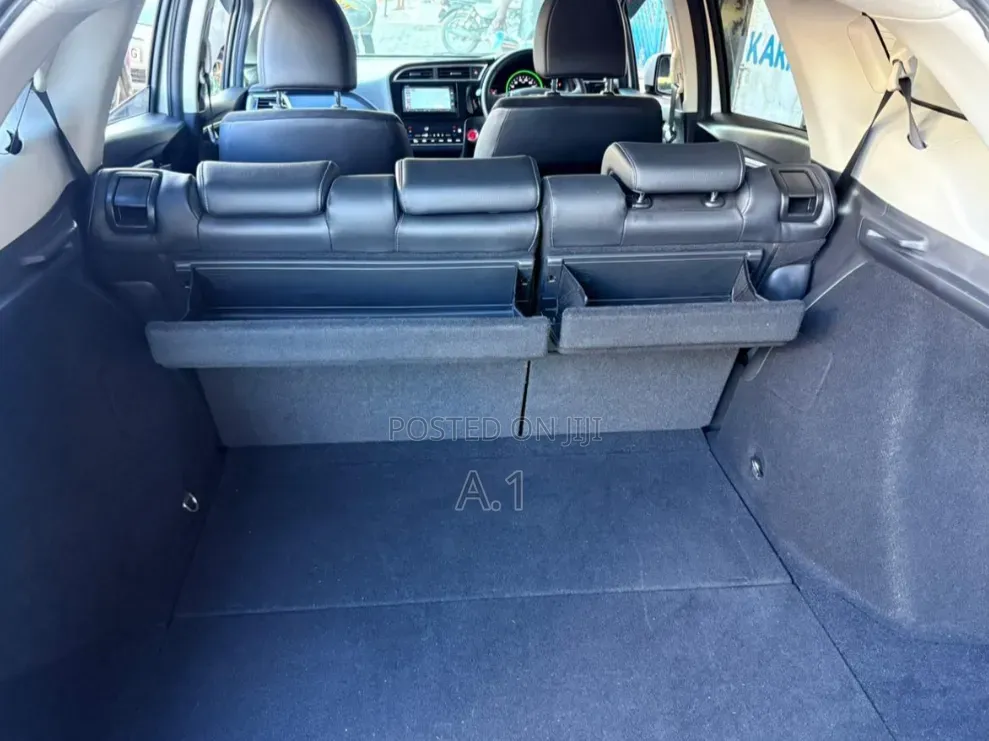 Honda Fit Shuttle 1.5 Hybrid 2WD 2019 White