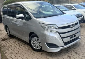 Toyota Noah 2019 Silver