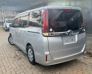 Toyota Noah 2019 Silver