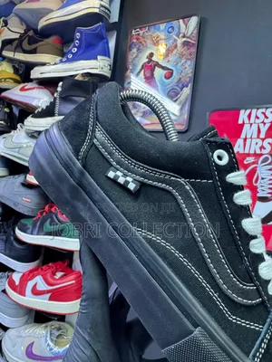 Black Vans Old Skool Skate Sneakers