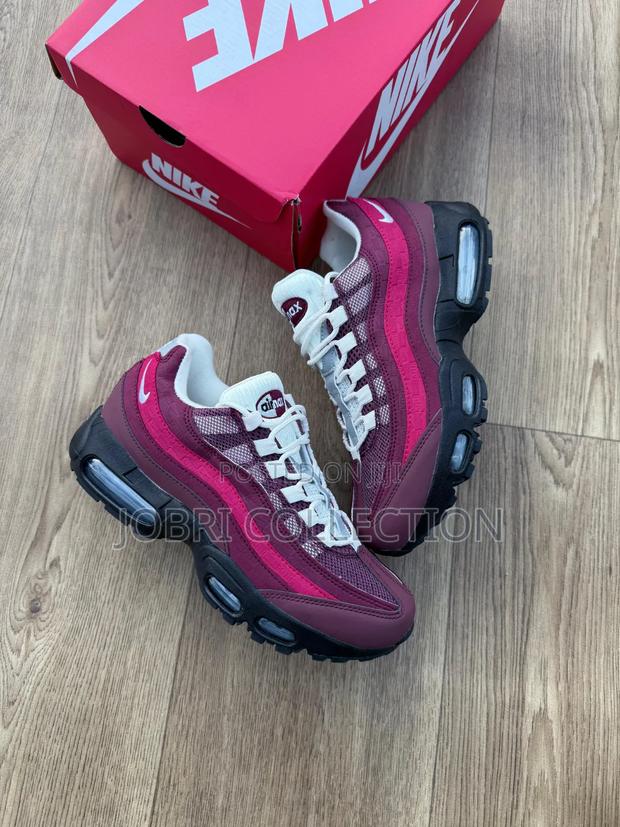 Kith X Nike Air Max 95 'El Dorado'
Sneakers