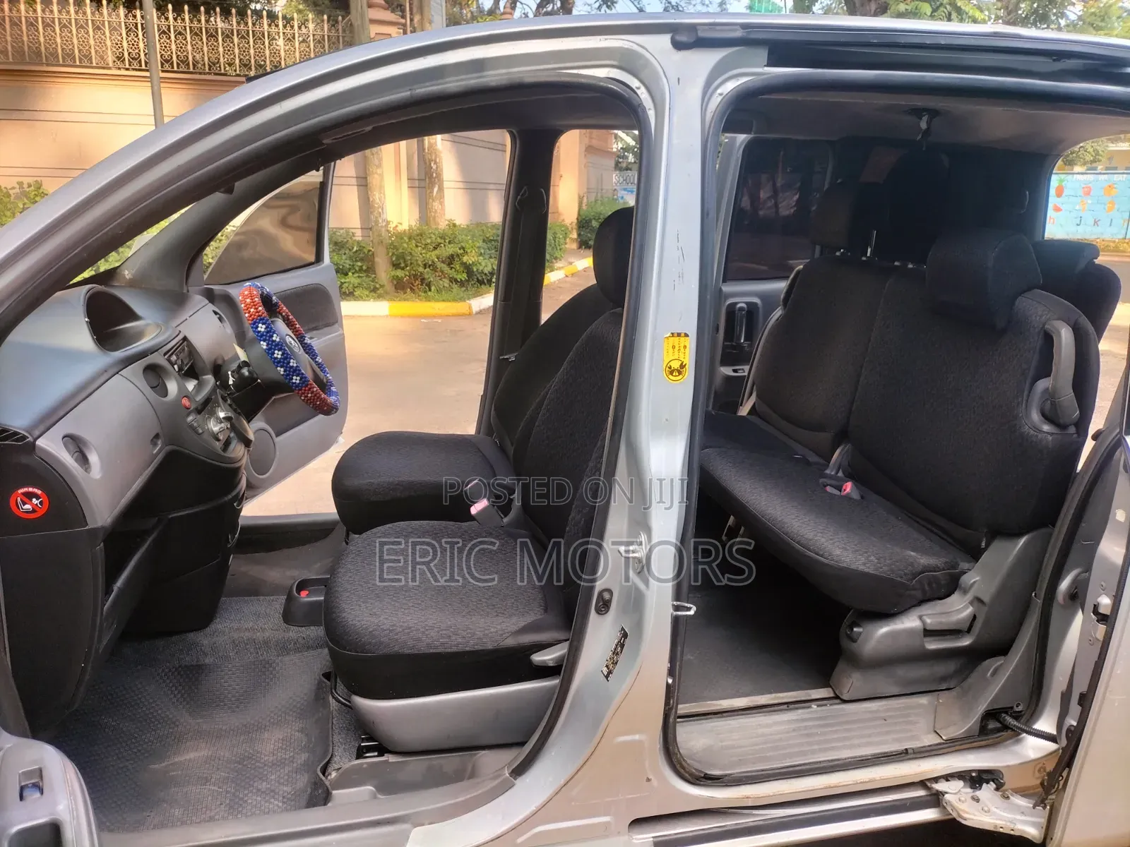 Toyota Sienta 2012 Silver